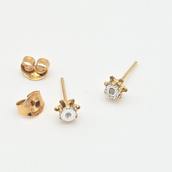 The Unbranded Brand Jewelry - Vintage Diamond Stud Earrings 10k Yellow Gold Diamond Cut Setting 10k Gold Backs